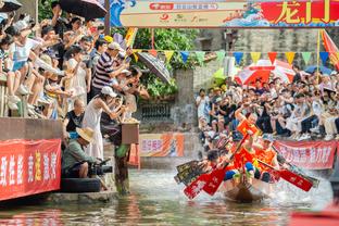 被爆破！里夫斯6犯离场 全场8中7拿到19分4板